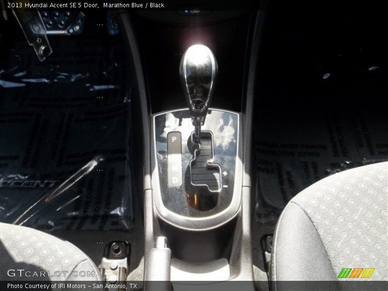 Marathon Blue / Black 2013 Hyundai Accent SE 5 Door