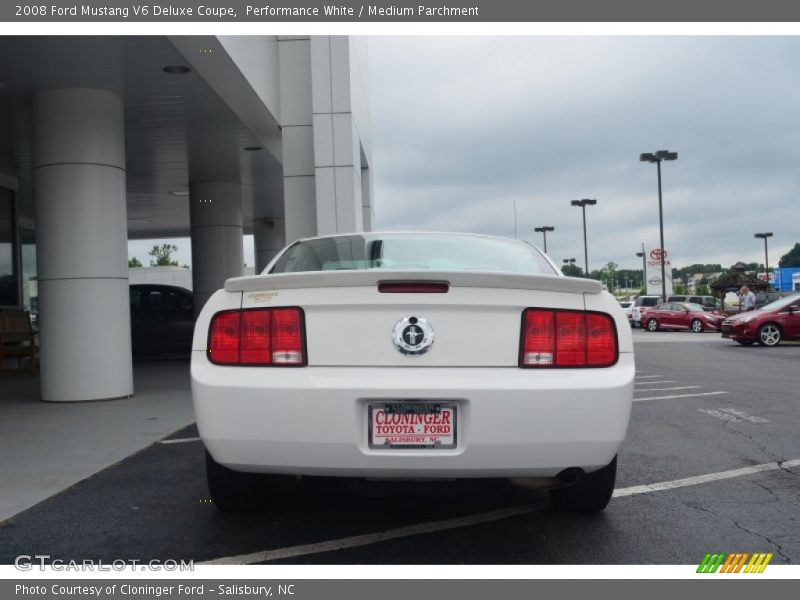 Performance White / Medium Parchment 2008 Ford Mustang V6 Deluxe Coupe