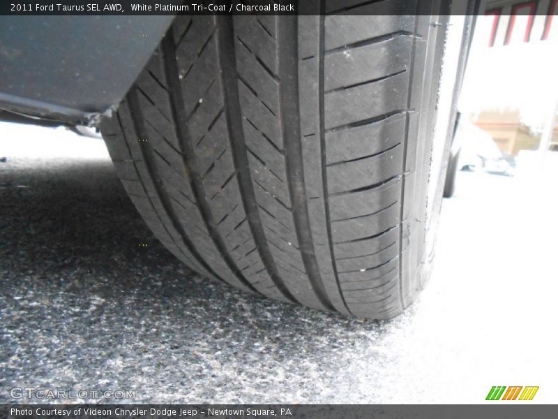 White Platinum Tri-Coat / Charcoal Black 2011 Ford Taurus SEL AWD