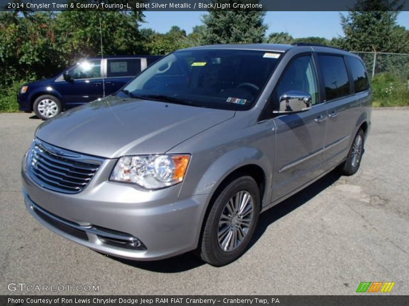 Front 3/4 View of 2014 Town & Country Touring-L