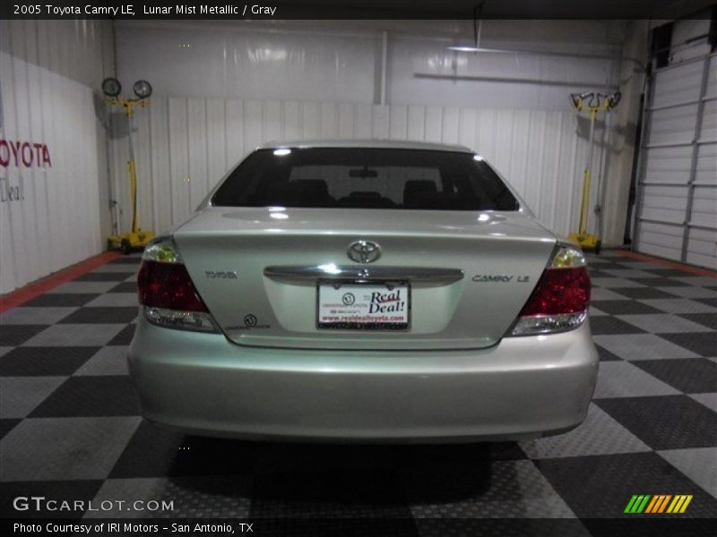 Lunar Mist Metallic / Gray 2005 Toyota Camry LE