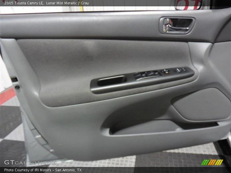Lunar Mist Metallic / Gray 2005 Toyota Camry LE
