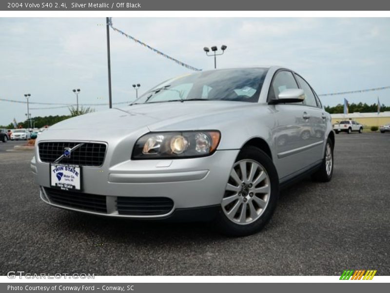 Silver Metallic / Off Black 2004 Volvo S40 2.4i