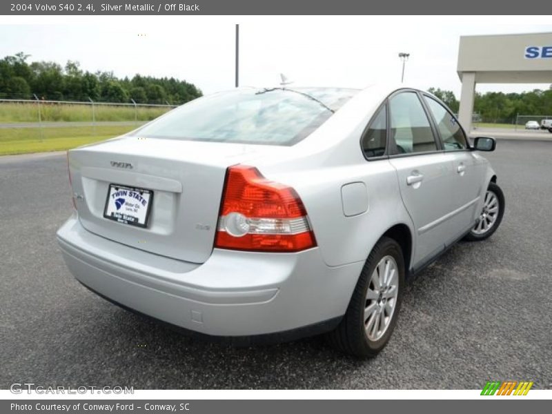 Silver Metallic / Off Black 2004 Volvo S40 2.4i