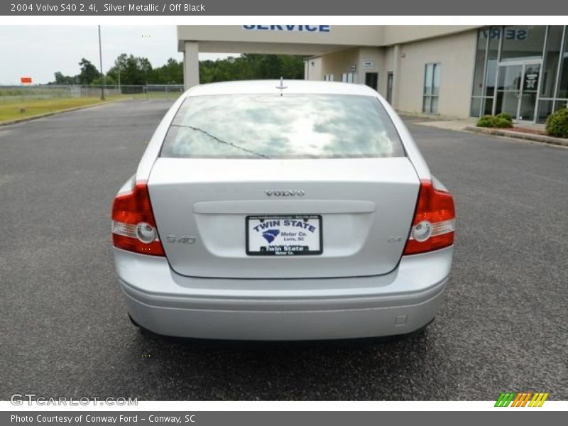 Silver Metallic / Off Black 2004 Volvo S40 2.4i