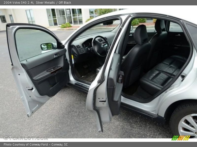 Silver Metallic / Off Black 2004 Volvo S40 2.4i