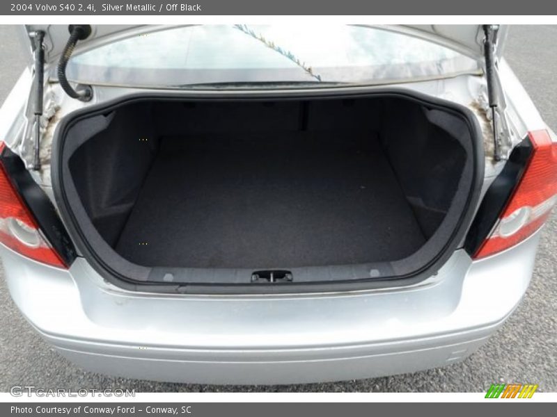 Silver Metallic / Off Black 2004 Volvo S40 2.4i