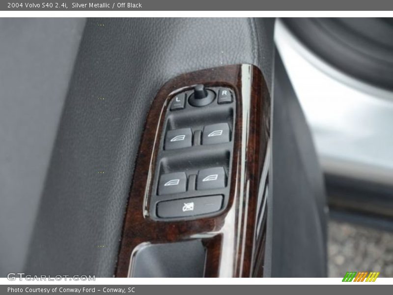 Silver Metallic / Off Black 2004 Volvo S40 2.4i