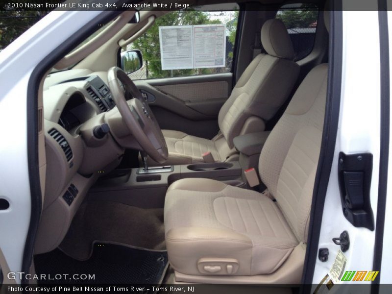 Avalanche White / Beige 2010 Nissan Frontier LE King Cab 4x4
