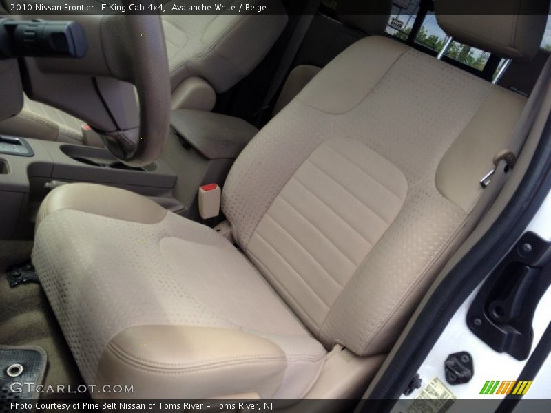 Avalanche White / Beige 2010 Nissan Frontier LE King Cab 4x4