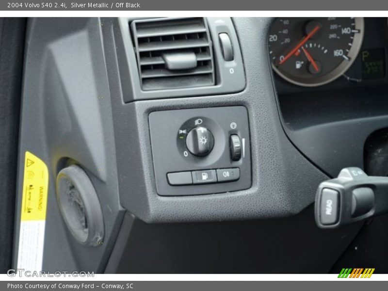 Silver Metallic / Off Black 2004 Volvo S40 2.4i