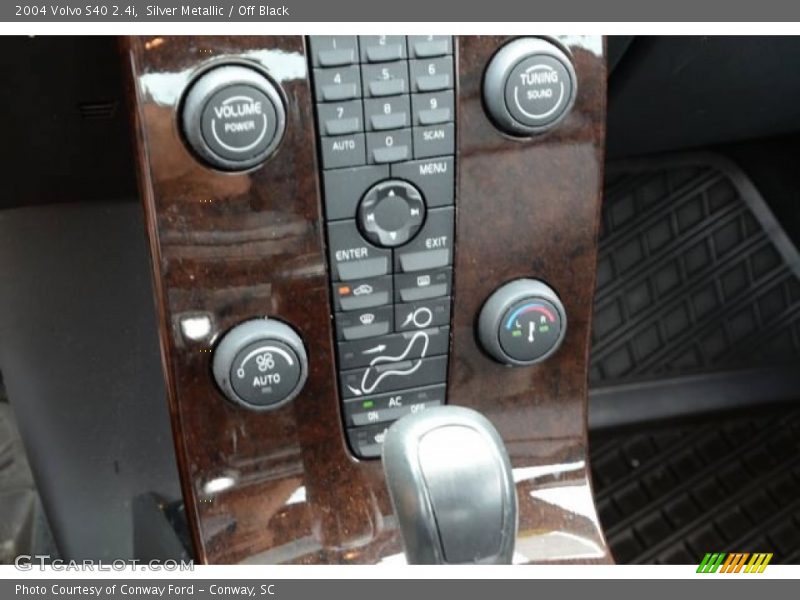 Silver Metallic / Off Black 2004 Volvo S40 2.4i
