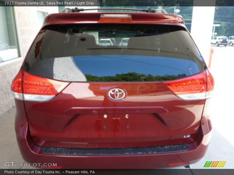 Salsa Red Pearl / Light Gray 2013 Toyota Sienna LE