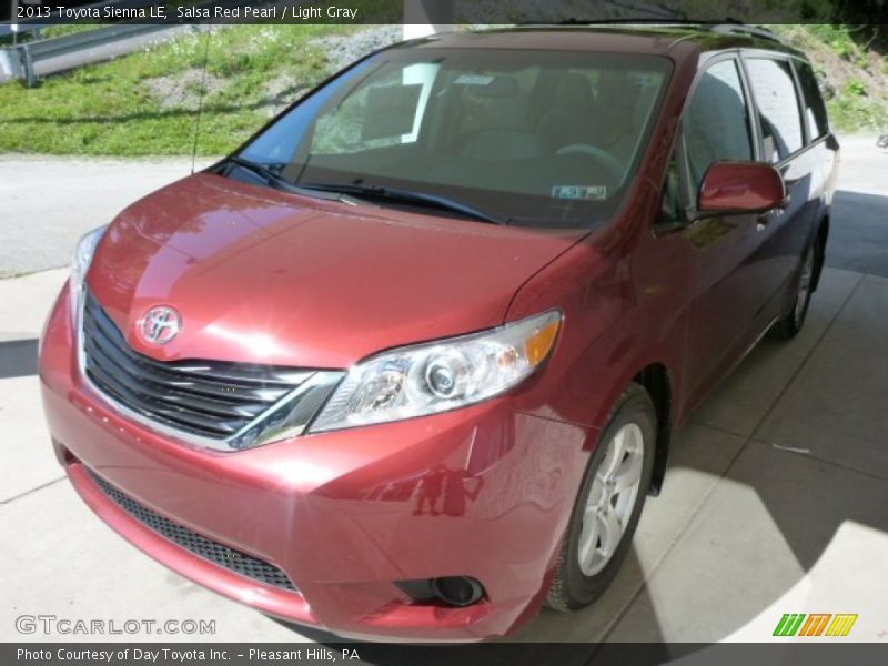 Salsa Red Pearl / Light Gray 2013 Toyota Sienna LE