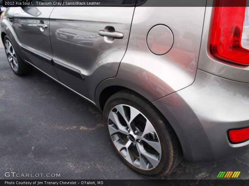 Titanium Gray / Sand/Black Leather 2012 Kia Soul !