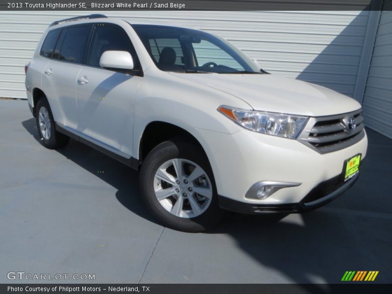 Blizzard White Pearl / Sand Beige 2013 Toyota Highlander SE