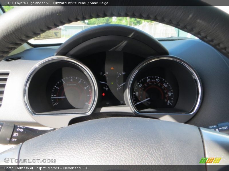 Blizzard White Pearl / Sand Beige 2013 Toyota Highlander SE