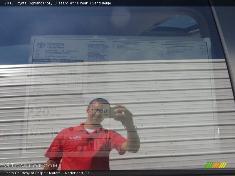 Blizzard White Pearl / Sand Beige 2013 Toyota Highlander SE