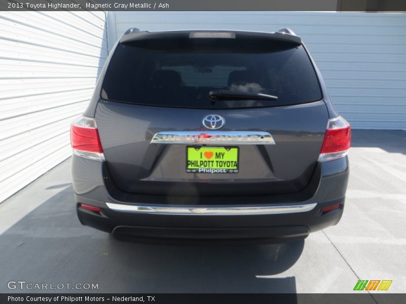 Magnetic Gray Metallic / Ash 2013 Toyota Highlander