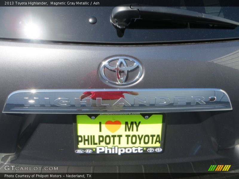 Magnetic Gray Metallic / Ash 2013 Toyota Highlander