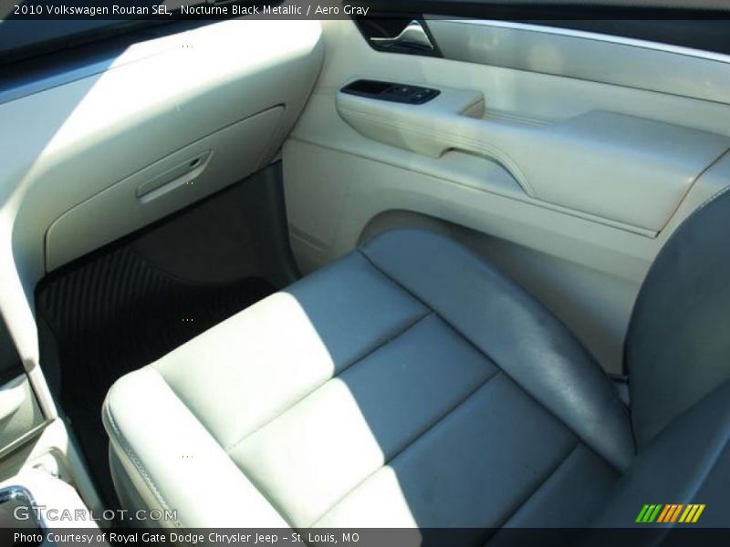 Nocturne Black Metallic / Aero Gray 2010 Volkswagen Routan SEL