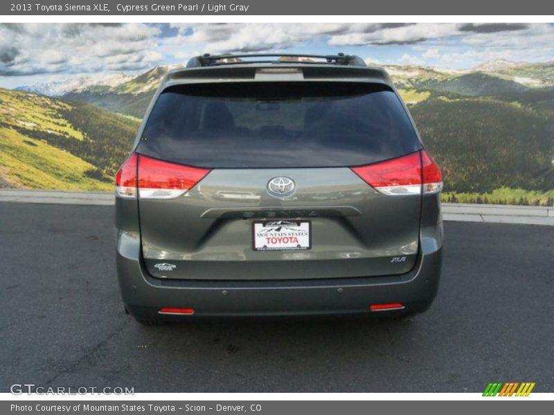 Cypress Green Pearl / Light Gray 2013 Toyota Sienna XLE