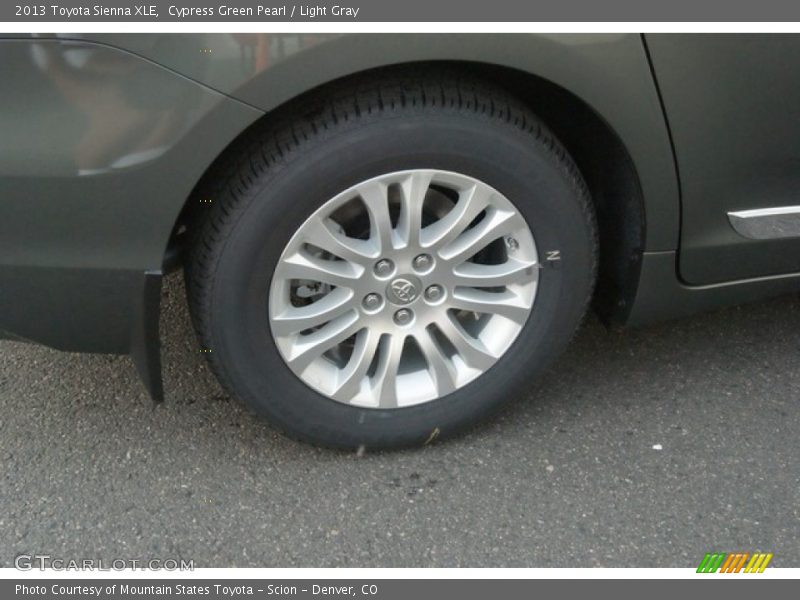 Cypress Green Pearl / Light Gray 2013 Toyota Sienna XLE