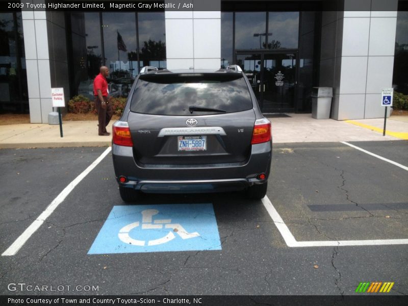 Magnetic Gray Metallic / Ash 2009 Toyota Highlander Limited