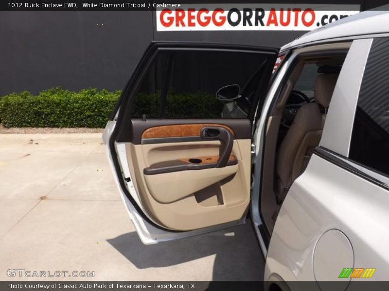 White Diamond Tricoat / Cashmere 2012 Buick Enclave FWD