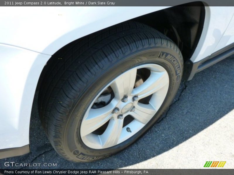 Bright White / Dark Slate Gray 2011 Jeep Compass 2.0 Latitude
