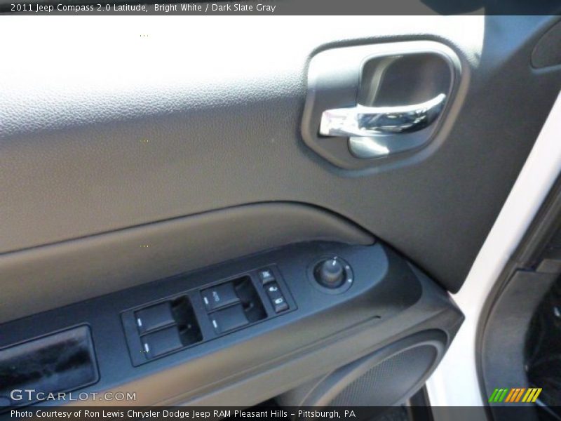 Bright White / Dark Slate Gray 2011 Jeep Compass 2.0 Latitude