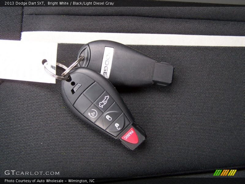 Bright White / Black/Light Diesel Gray 2013 Dodge Dart SXT