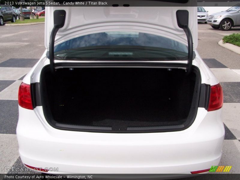 Candy White / Titan Black 2013 Volkswagen Jetta S Sedan