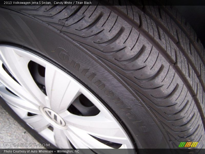 Candy White / Titan Black 2013 Volkswagen Jetta S Sedan