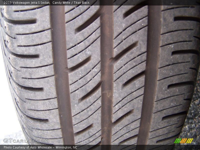 Candy White / Titan Black 2013 Volkswagen Jetta S Sedan