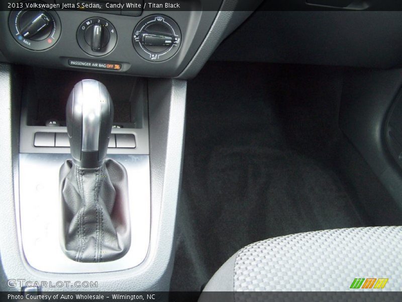 Candy White / Titan Black 2013 Volkswagen Jetta S Sedan