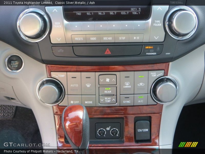 Classic Silver Metallic / Ash 2011 Toyota Highlander Limited