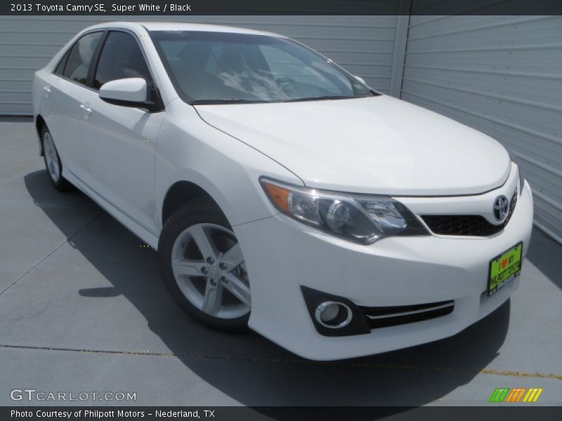 Super White / Black 2013 Toyota Camry SE