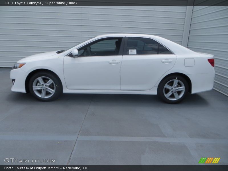 Super White / Black 2013 Toyota Camry SE
