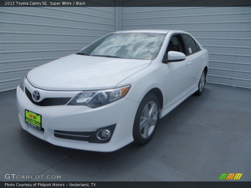 Super White / Black 2013 Toyota Camry SE