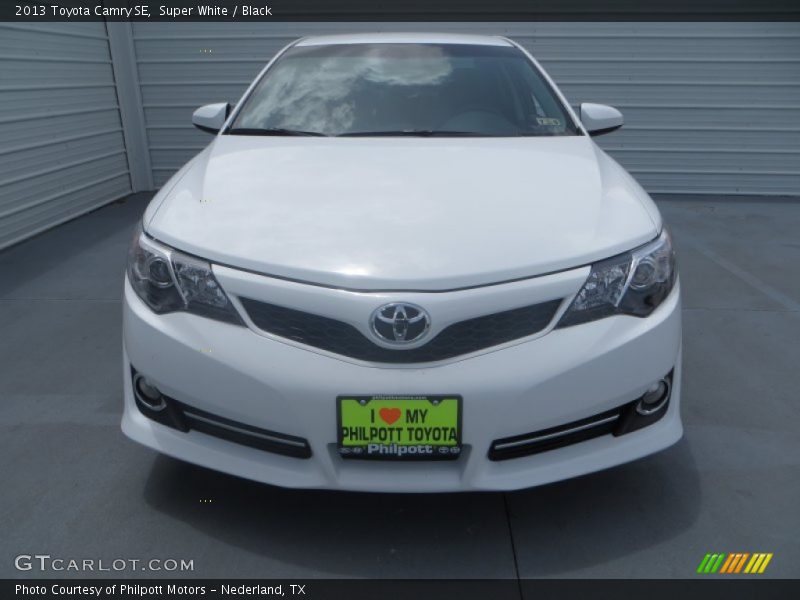 Super White / Black 2013 Toyota Camry SE