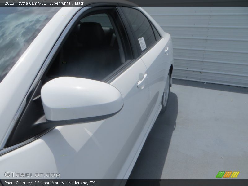 Super White / Black 2013 Toyota Camry SE