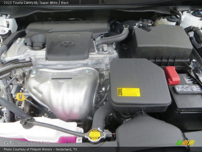 Super White / Black 2013 Toyota Camry SE