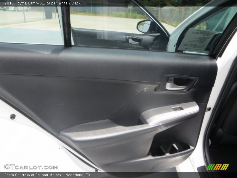 Super White / Black 2013 Toyota Camry SE
