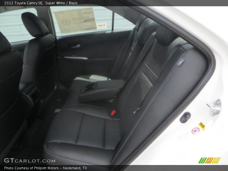 Super White / Black 2013 Toyota Camry SE