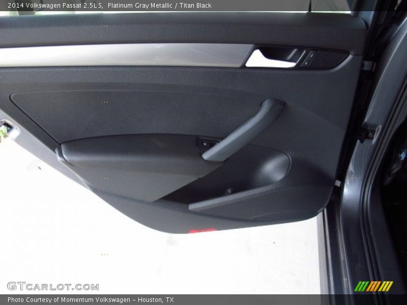 Platinum Gray Metallic / Titan Black 2014 Volkswagen Passat 2.5L S
