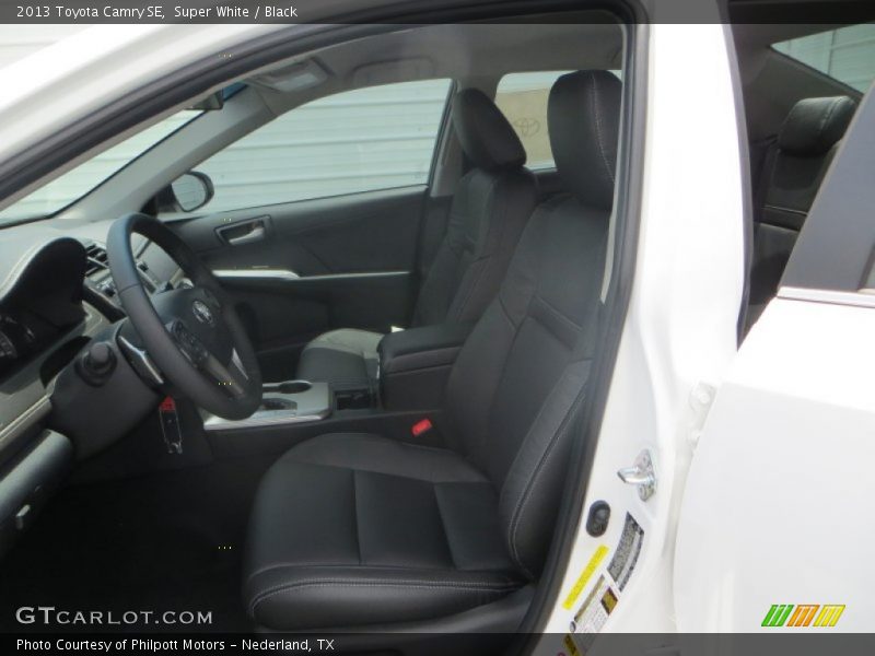 Super White / Black 2013 Toyota Camry SE