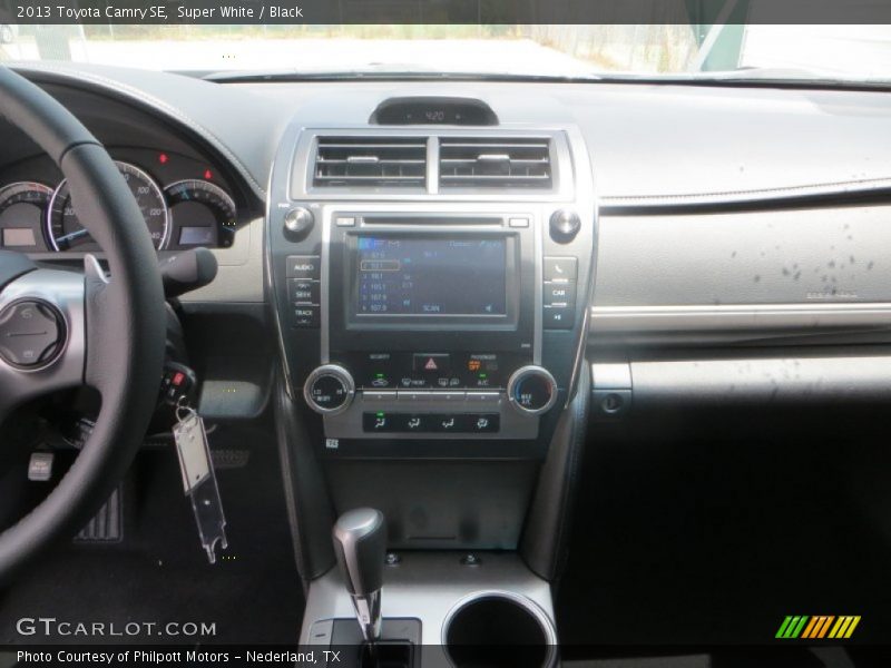 Super White / Black 2013 Toyota Camry SE
