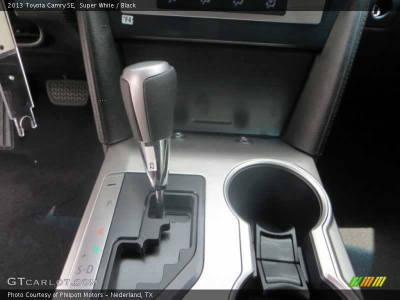 Super White / Black 2013 Toyota Camry SE