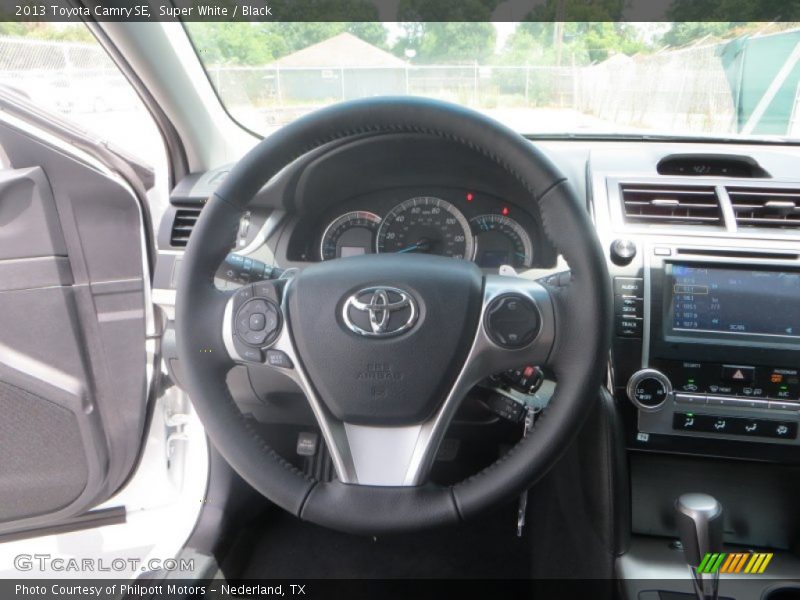 Super White / Black 2013 Toyota Camry SE
